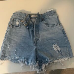 Levi’s Ribcage Shorts